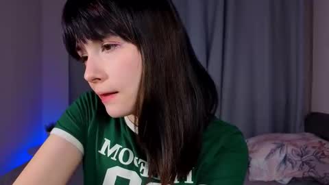 Snapshot of honeey_beee chatting on 10-23-25, 04:06 May online show from 10-23-25, 04:06