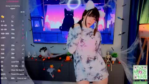 Snapshot of honeey_beee chatting on 11-05-25, 05:02 May online show from 11-05-25, 05:02