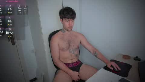 Snapshot of honestandrew chatting on 06-07-26, 07:23 Andrew online show from 06-07-26, 07:23