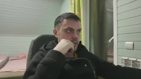 Snapshot of honesttojoy chatting on 10-18-25, 06:08 Henry online show from 10-18-25, 06:08