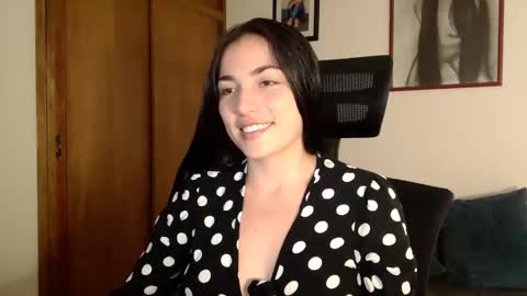 Snapshot of honey_aynur chatting on 04-21-26, 08:23 Honey Aynu online show from 04-21-26, 08:23