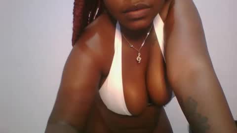 Snapshot of honey_beb chatting on 10-05-25, 06:01 honey_beb online show from 10-05-25, 06:01