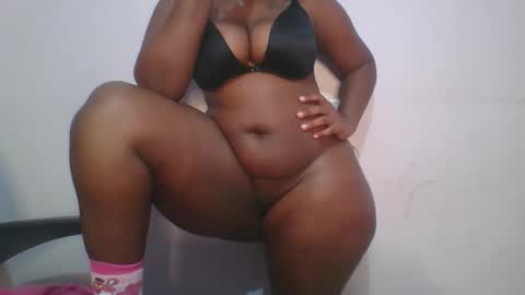 Snapshot of honey_beb chatting on 10-29-25, 07:10 honey_beb online show from 10-29-25, 07:10