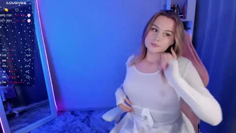 Snapshot of honey_blondee chatting on 03-01-25, 08:31 Tammy online show from 03-01-25, 08:31