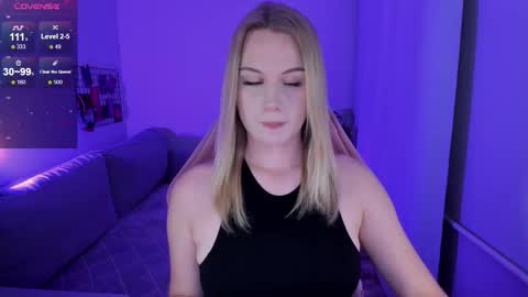 Snapshot of honey_blondee chatting on 10-12-25, 09:58 Tammy online show from 10-12-25, 09:58