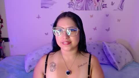 Snapshot of honey_buns_1 chatting on 11-07-25, 12:05 mimi online show from 11-07-25, 12:05