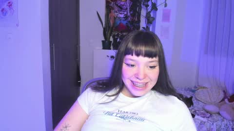 Snapshot of honey_hoe chatting on 12-21-24, 02:41 Lau online show from 12-21-24, 02:41