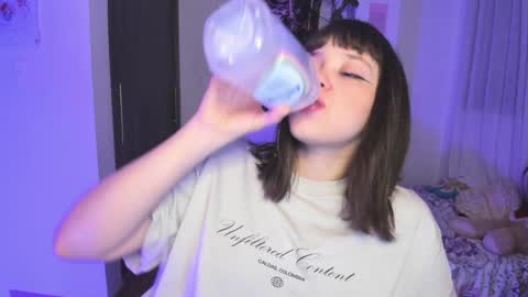 Snapshot of honey_hoe chatting on 12-22-24, 02:39 Lau online show from 12-22-24, 02:39