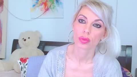 Snapshot of honey_lara chatting on 03-29-26, 09:15 honey_lara online show from 03-29-26, 09:15