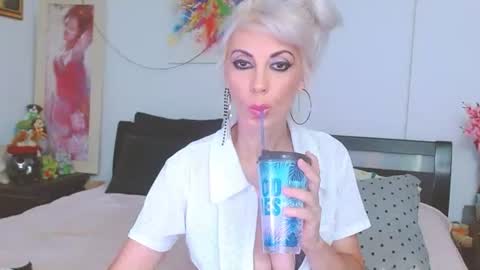 Snapshot of honey_lara chatting on 07-16-26, 01:11 honey_lara online show from 07-16-26, 01:11