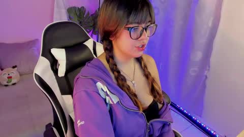 Snapshot of honey_m0on chatting on 05-07-26, 07:08 Milenka online show from 05-07-26, 07:08