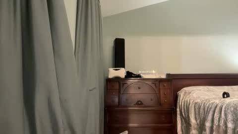 honey_man14 online show from 05-11-26, 04:15