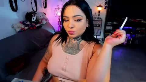 Snapshot of honey_mooon chatting on 07-22-26, 06:43 Maria online show from 07-22-26, 06:43