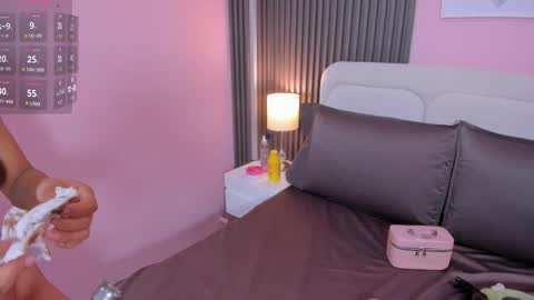 honey_sofii_ online show from 10-19-25, 11:55