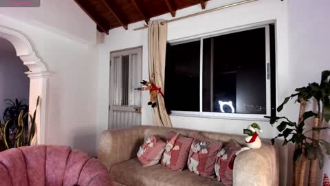 Isabella  online show from 01-01-25, 05:01