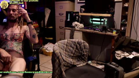 Honey and Bear online show from 12-20-24, 06:50