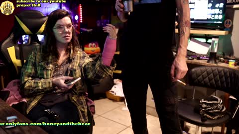 Honey and Bear online show from 12-22-24, 04:17