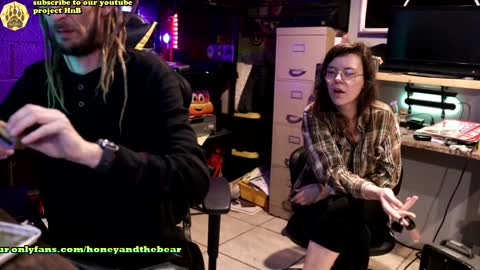 Honey and Bear online show from 12-27-24, 03:53