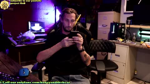 Honey and Bear online show from 01-01-25, 03:45