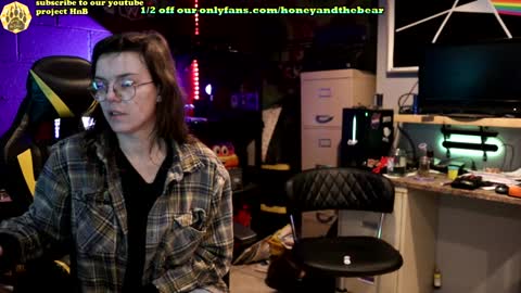 Honey and Bear online show from 01-04-25, 03:40