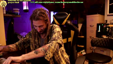 Honey and Bear online show from 01-10-25, 06:09