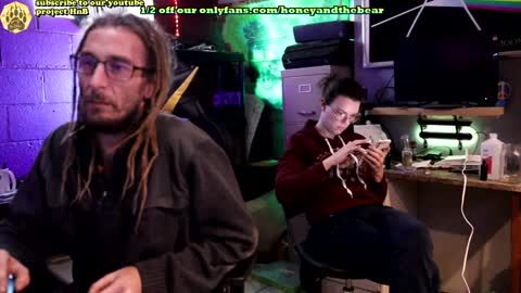 Honey and Bear online show from 01-15-25, 01:52