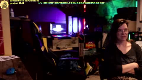 Honey and Bear online show from 01-19-25, 03:08
