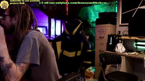 Honey and Bear online show from 01-20-25, 02:53