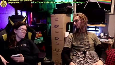 Honey and Bear online show from 02-21-25, 03:23