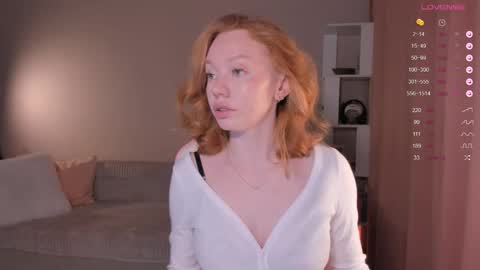 Snapshot of honeyautumn chatting on 10-16-25, 11:39 honeyautumn online show from 10-16-25, 11:39