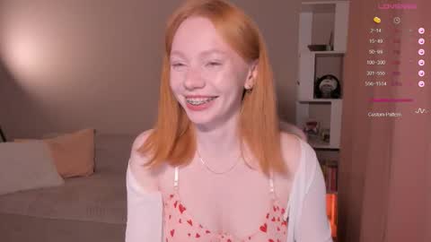 Snapshot of honeyautumn chatting on 10-21-25, 10:32 honeyautumn online show from 10-21-25, 10:32