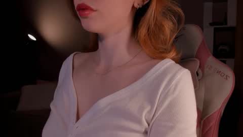 Snapshot of honeyautumn chatting on 11-12-25, 10:41 honeyautumn online show from 11-12-25, 10:41