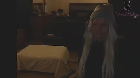 honeybuhnny online show from 05-18-26, 09:15