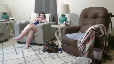 Snapshot of honeybuns344636 chatting on 03-01-25, 11:28 Honey online show from 03-01-25, 11:28