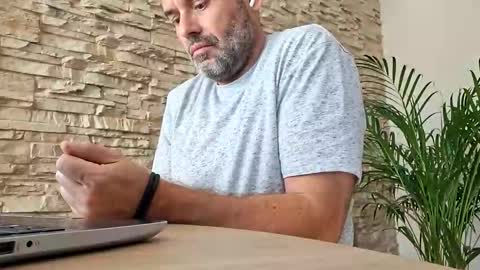 Snapshot of honeydaddyforyou chatting on 10-28-25, 10:41 honeydaddyforyou online show from 10-28-25, 10:41