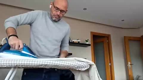 Snapshot of honeydaddyforyou chatting on 12-16-25, 12:43 honeydaddyforyou online show from 12-16-25, 12:43