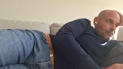 Snapshot of honeydaddyforyou chatting on 12-18-25, 01:28 honeydaddyforyou online show from 12-18-25, 01:28