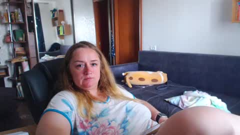 HoneydewMolly online show from 06-22-26, 10:12