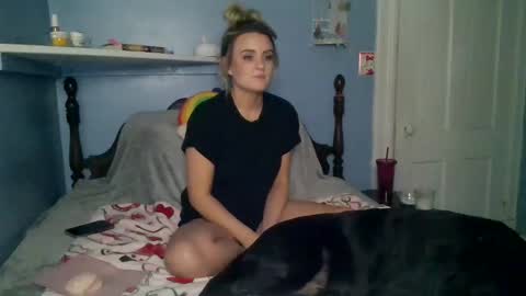 Snapshot of honeydrippinbunny chatting on 02-06-25, 04:53 HoneyDrippinBunny online show from 02-06-25, 04:53