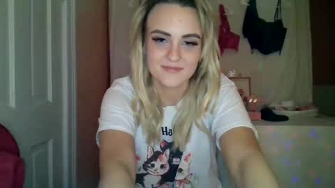 Snapshot of honeydrippinbunny chatting on 02-19-25, 05:16 HoneyDrippinBunny online show from 02-19-25, 05:16