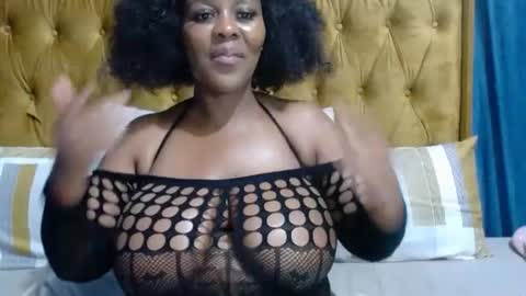 Snapshot of honeyglow_ chatting on 08-06-26, 07:16 honeyglow_ online show from 08-06-26, 07:16