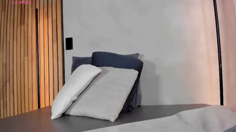 Sofia independent model online show from 01-13-26, 11:48