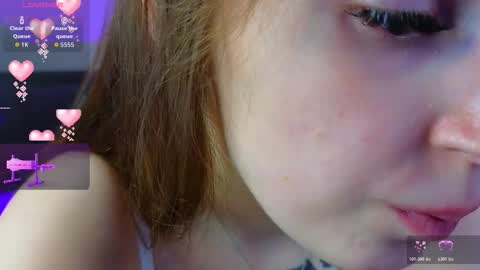 Snapshot of honeylace_ chatting on 03-25-26, 02:01 Kris online show from 03-25-26, 02:01