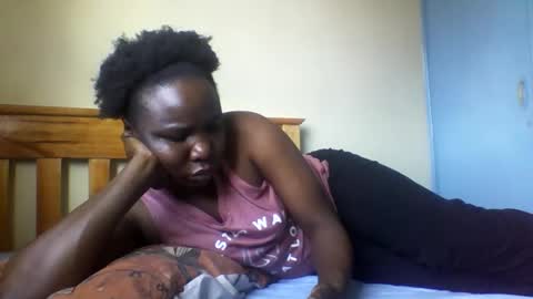 Snapshot of honeymuny chatting on 11-17-25, 06:19 Honeymuny online show from 11-17-25, 06:19