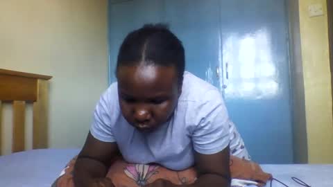 Snapshot of honeymuny chatting on 11-22-25, 07:40 Honeymuny online show from 11-22-25, 07:40