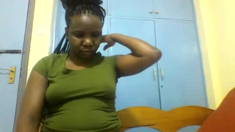 Snapshot of honeymuny chatting on 11-30-25, 08:02 Honeymuny online show from 11-30-25, 08:02