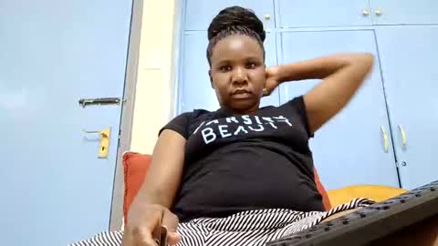 Snapshot of honeymuny chatting on 12-02-25, 06:47 Honeymuny online show from 12-02-25, 06:47