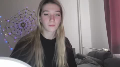 honeyveil online show from 11-25-25, 11:21