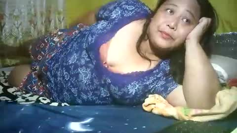 Snapshot of honeyvonz chatting on 02-20-25, 03:01 Merry online show from 02-20-25, 03:01