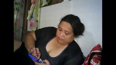 Snapshot of honeyvonz chatting on 01-19-26, 03:21 Merry online show from 01-19-26, 03:21